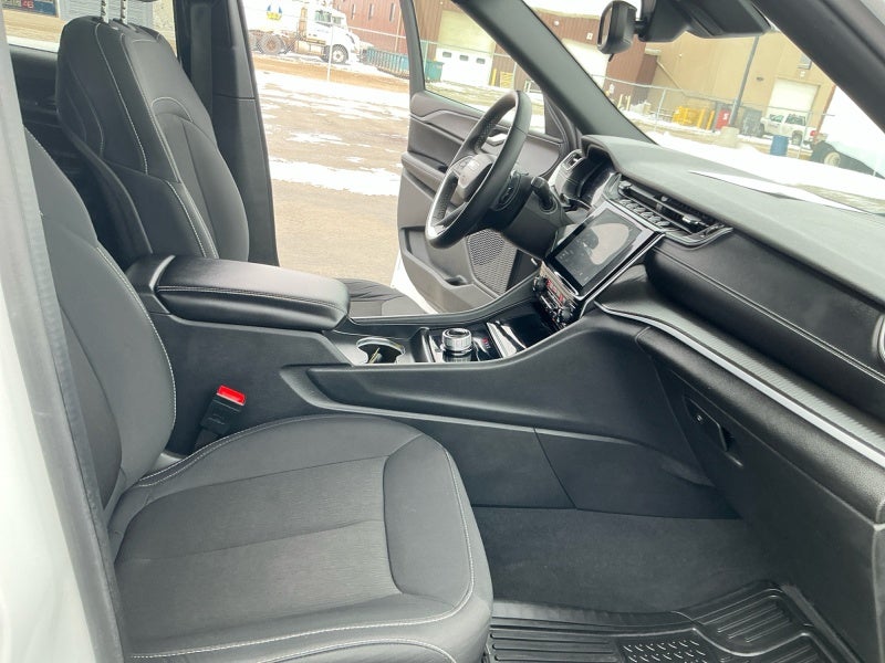 2024 Jeep Grand Cherokee Laredo 4x4