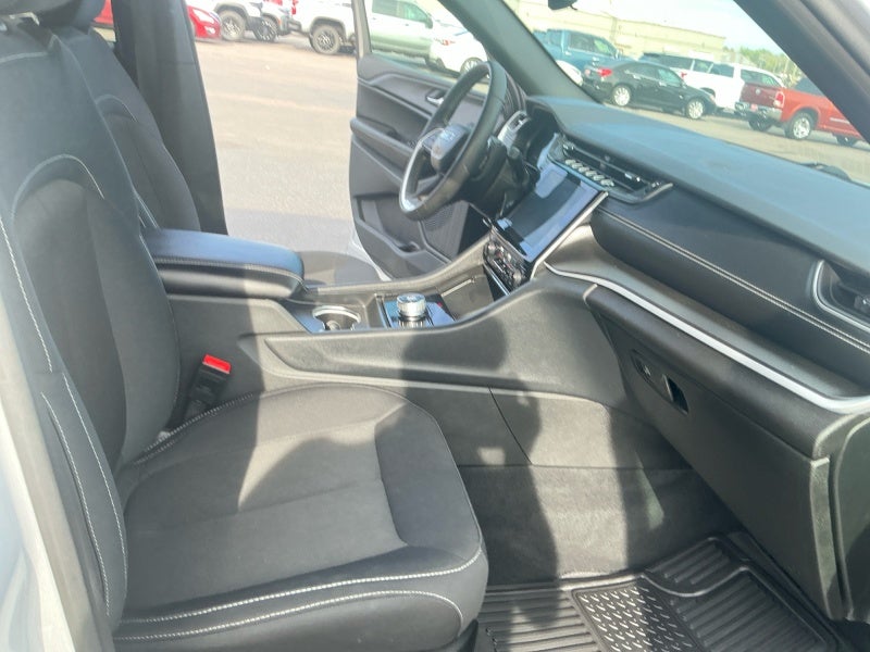 2024 Jeep Grand Cherokee Laredo 4x4