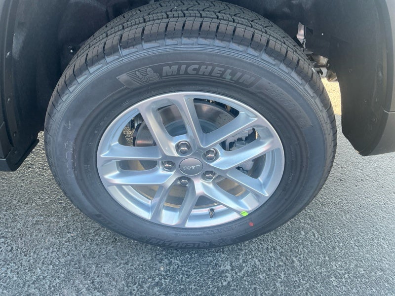 2026 Jeep Grand Cherokee GRAND CHEROKEE LAREDO 4X4