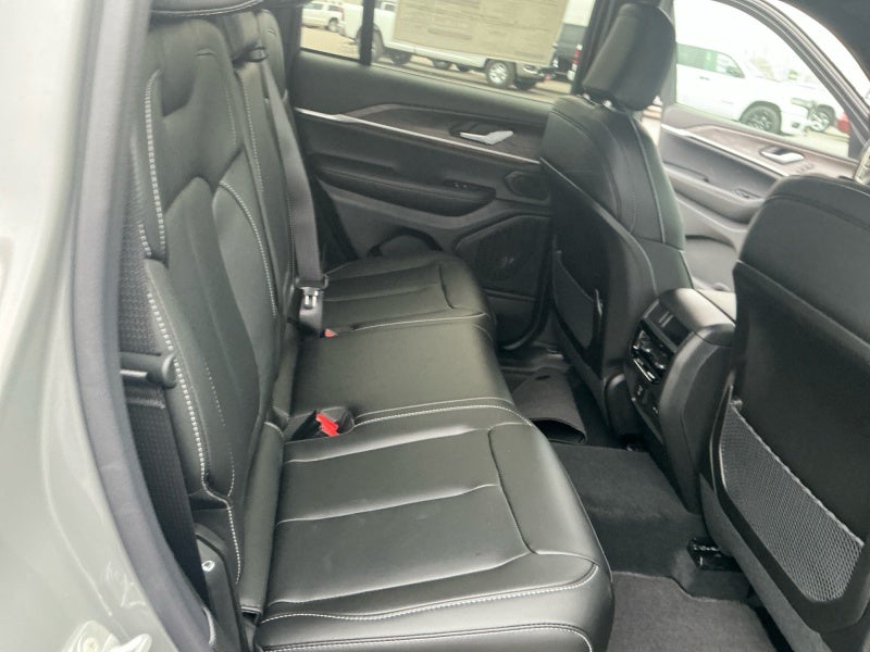 2027 Jeep Grand Cherokee GRAND CHEROKEE LIMITED 4X4