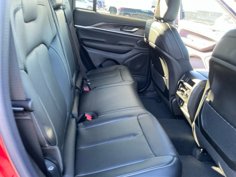2027 Jeep Grand Cherokee GRAND CHEROKEE LIMITED 4X4
