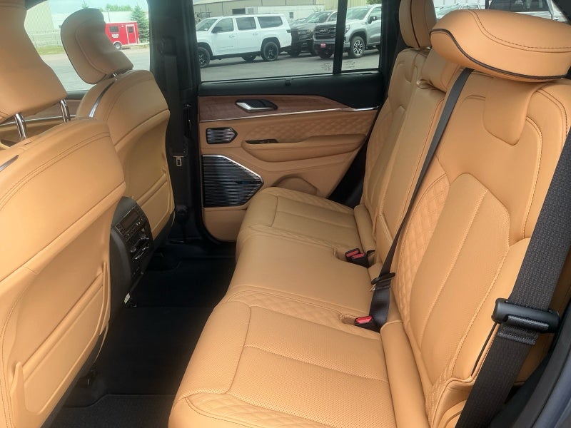 2026 Jeep Grand Cherokee GRAND CHEROKEE SUMMIT 4X4