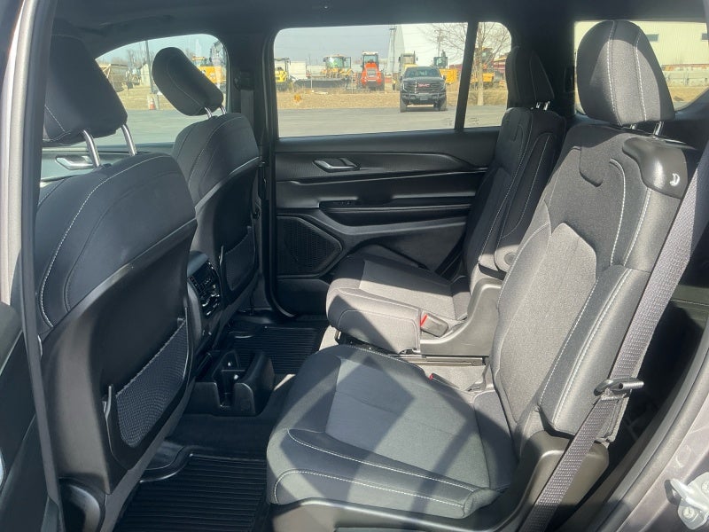 2025 Jeep Grand Cherokee L Laredo X 4x4