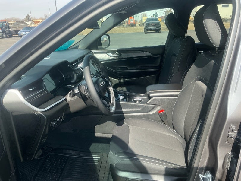 2025 Jeep Grand Cherokee L Laredo X 4x4