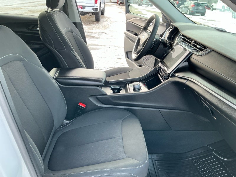 2024 Jeep Grand Cherokee L Laredo X 4x4