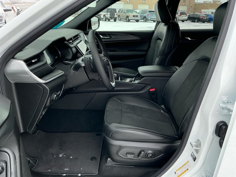 2025 Jeep Grand Cherokee GRAND CHEROKEE L ALTITUDE 4X4