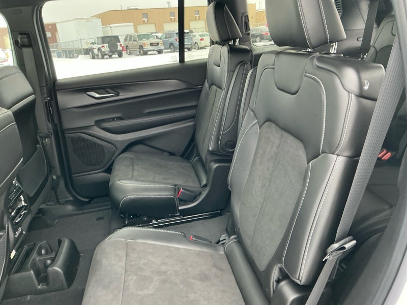 2025 Jeep Grand Cherokee GRAND CHEROKEE L ALTITUDE 4X4