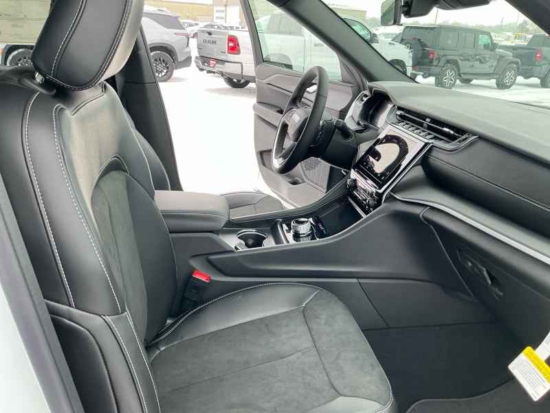 2025 Jeep Grand Cherokee GRAND CHEROKEE L ALTITUDE 4X4