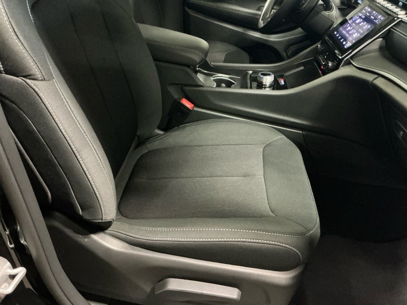 2025 Jeep Grand Cherokee GRAND CHEROKEE L LAREDO X 4X4