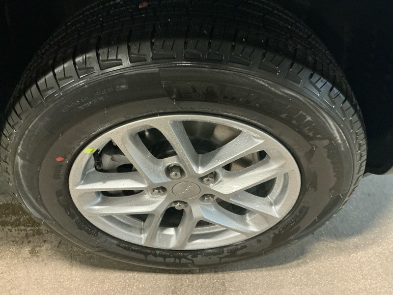 2025 Jeep Grand Cherokee GRAND CHEROKEE L LAREDO X 4X4