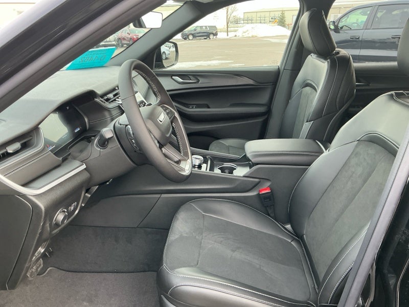 2025 Jeep Grand Cherokee GRAND CHEROKEE L ALTITUDE 4X4