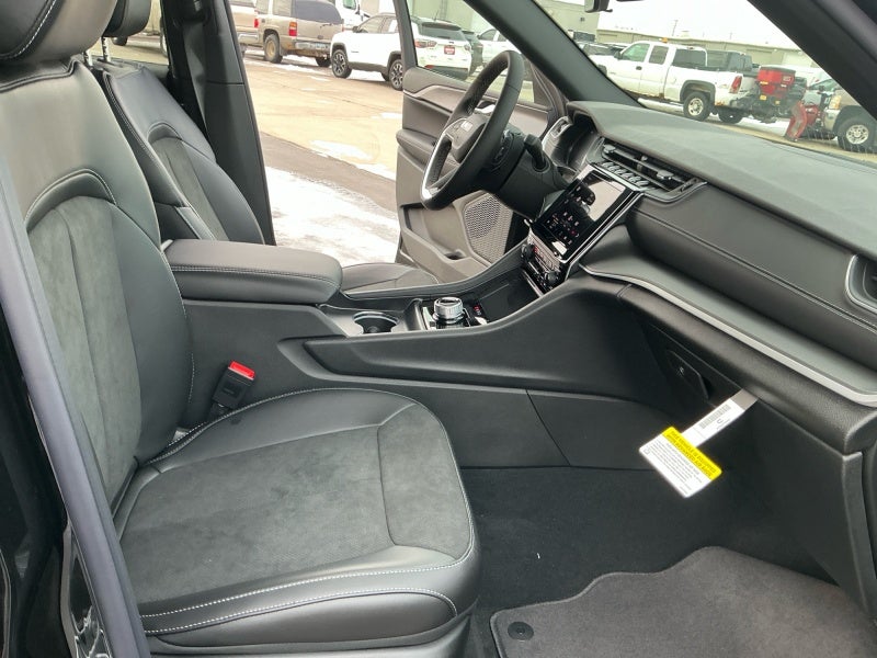 2025 Jeep Grand Cherokee GRAND CHEROKEE L ALTITUDE 4X4