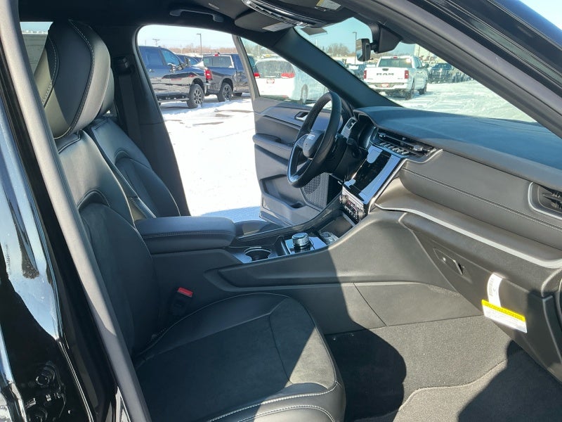 2025 Jeep Grand Cherokee GRAND CHEROKEE L ALTITUDE 4X4