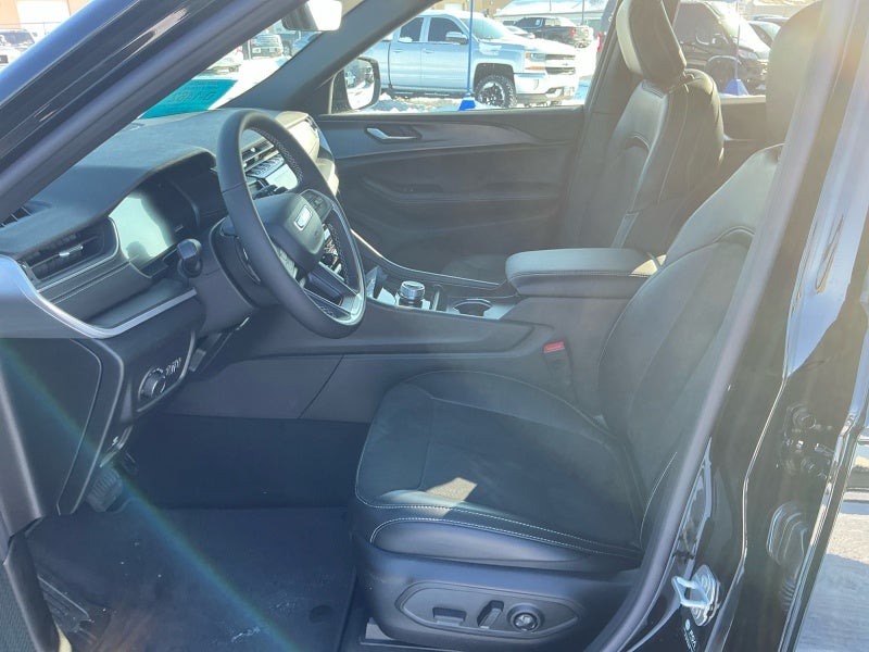 2025 Jeep Grand Cherokee GRAND CHEROKEE L ALTITUDE 4X4