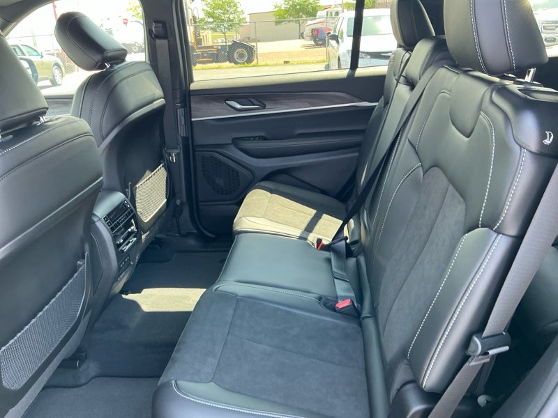 2026 Jeep Grand Cherokee GRAND CHEROKEE L LAREDO ALTITUDE 4X4
