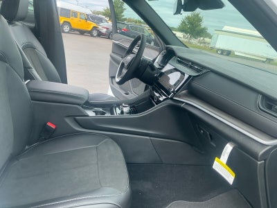 2027 Jeep Grand Cherokee GRAND CHEROKEE L LAREDO ALTITUDE 4X4