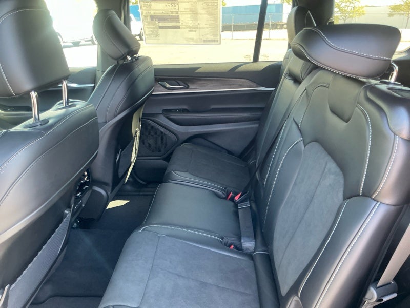2027 Jeep Grand Cherokee GRAND CHEROKEE L LAREDO ALTITUDE 4X4
