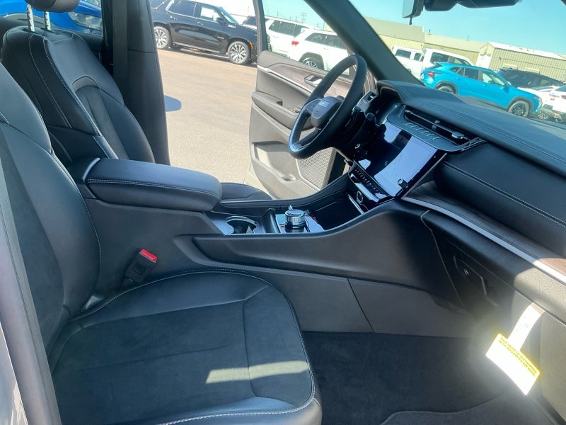 2027 Jeep Grand Cherokee GRAND CHEROKEE L LAREDO ALTITUDE 4X4