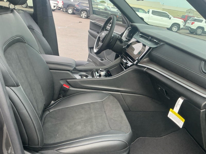 2026 Jeep Grand Cherokee GRAND CHEROKEE L LAREDO ALTITUDE 4X4