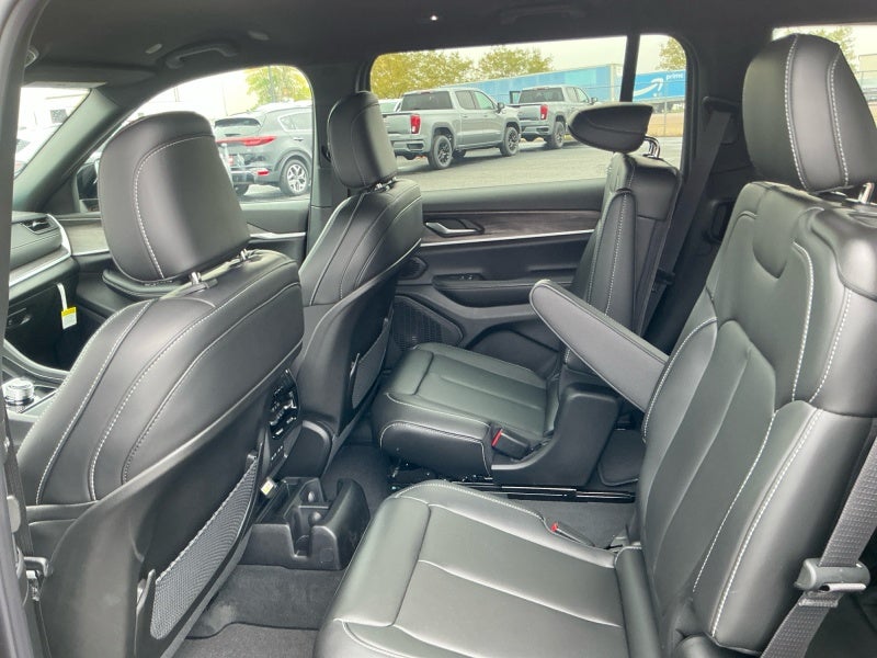 2027 Jeep Grand Cherokee GRAND CHEROKEE L LIMITED 4X4