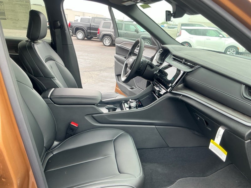2027 Jeep Grand Cherokee GRAND CHEROKEE L LIMITED 4X4
