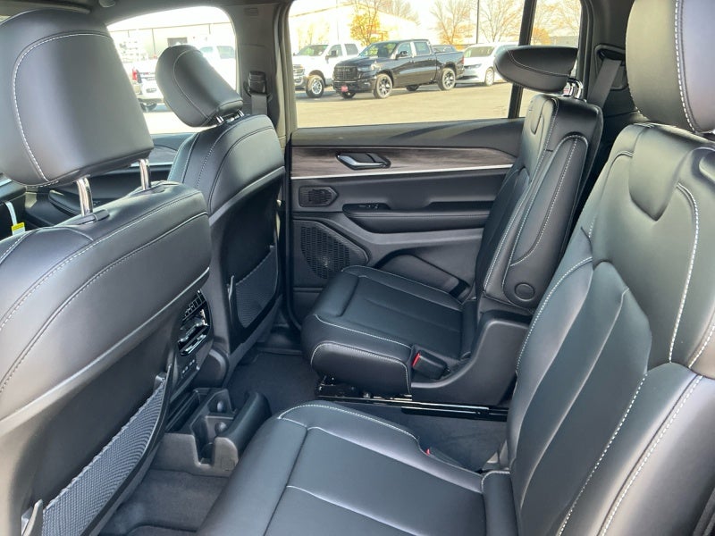 2027 Jeep Grand Cherokee GRAND CHEROKEE L LIMITED 4X4