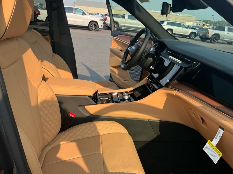 2026 Jeep Grand Cherokee GRAND CHEROKEE L SUMMIT 4X4