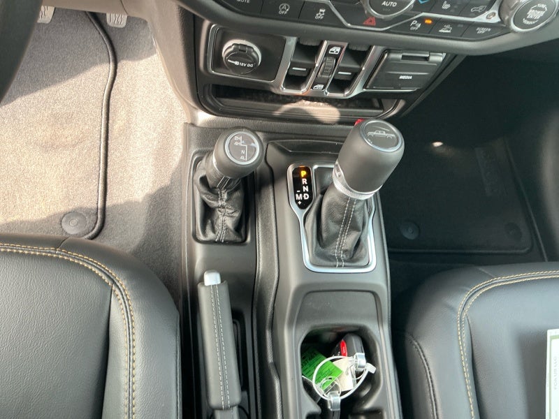 2026 Jeep Gladiator GLADIATOR SAHARA 4X4