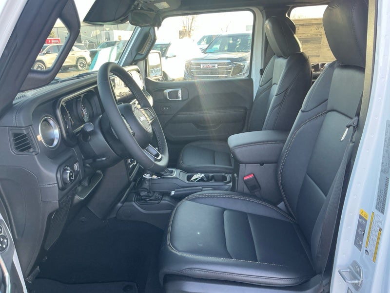 2026 Jeep Gladiator GLADIATOR SAHARA 4X4