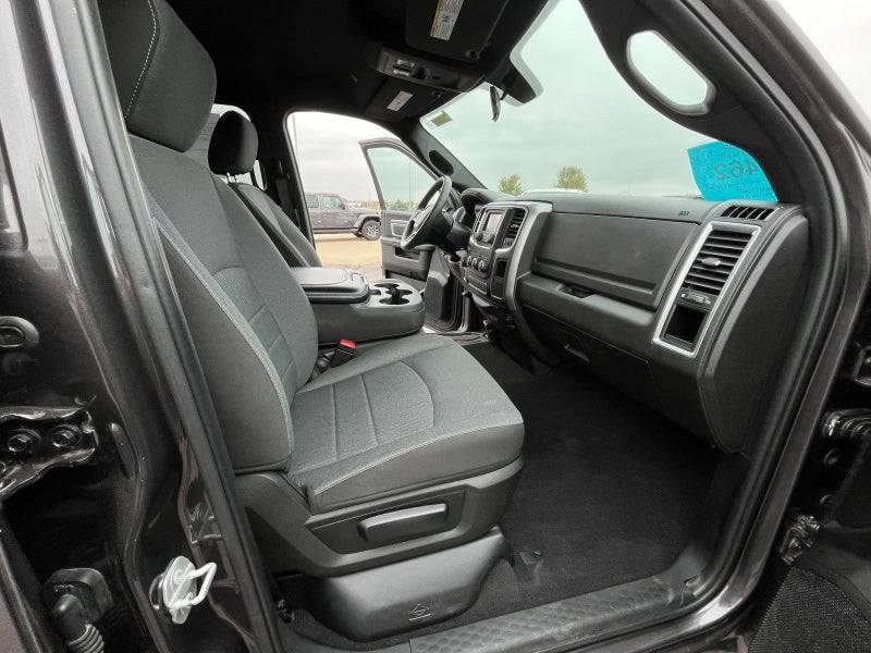 2024 RAM 1500 Classic Warlock Quad Cab 4x4 6'4' Box