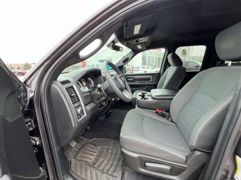 2024 RAM 1500 Classic Warlock Quad Cab 4x4 6'4' Box