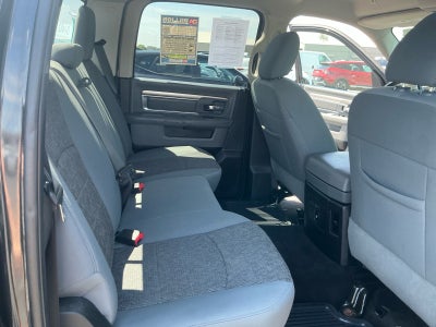 2018 RAM 1500 Big Horn Crew Cab 4x4 6'4' Box