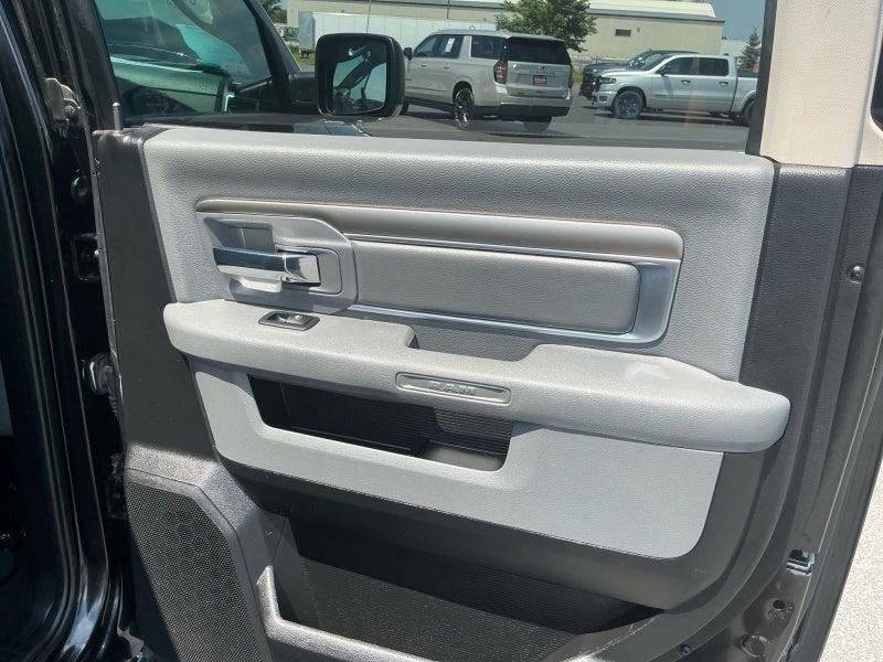 2018 RAM 1500 Big Horn Crew Cab 4x4 6'4' Box