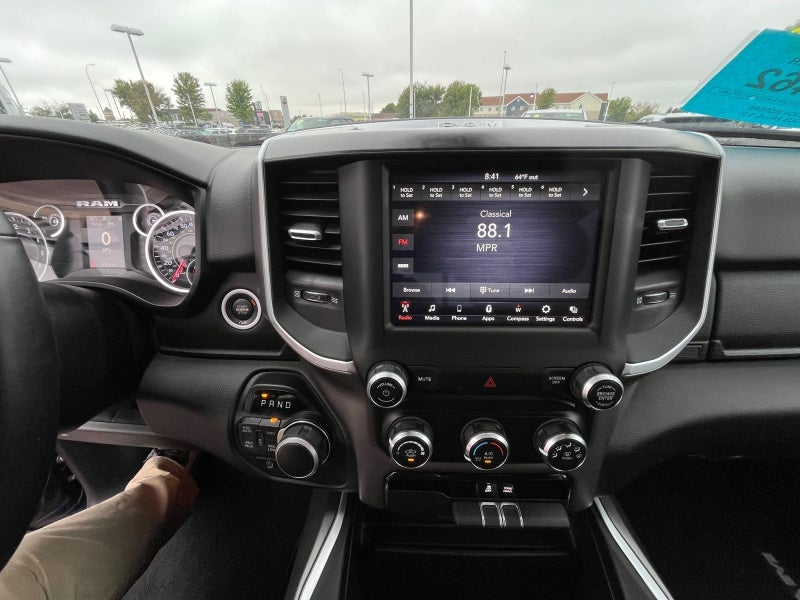 2020 RAM 1500 Big Horn Crew Cab 4x4 5'7' Box