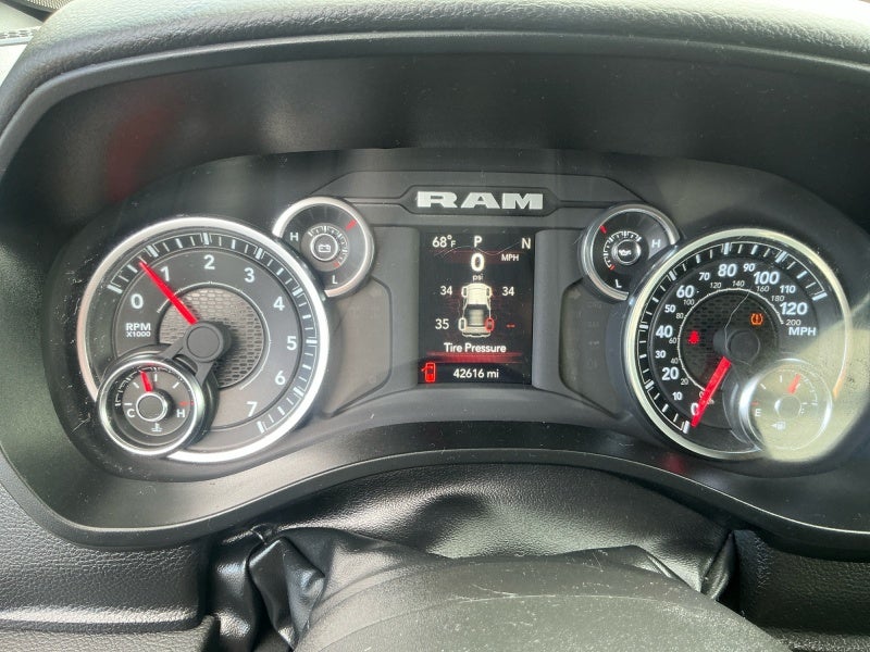 2023 RAM 1500 Big Horn Crew Cab 4x4 5'7' Box