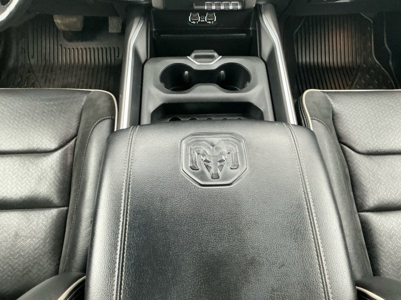 2020 RAM 1500 Laramie Crew Cab 4x4 5'7' Box