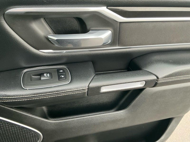 2020 RAM 1500 Laramie Crew Cab 4x4 5'7' Box