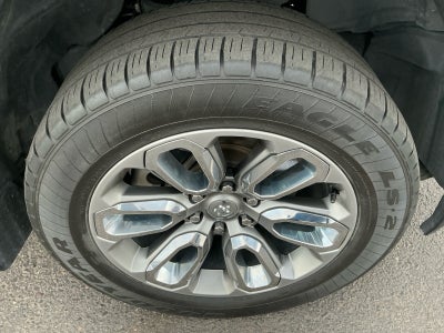 2020 RAM 1500 Laramie Crew Cab 4x4 5'7' Box