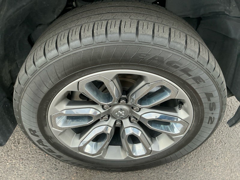 2020 RAM 1500 Laramie Crew Cab 4x4 5'7' Box