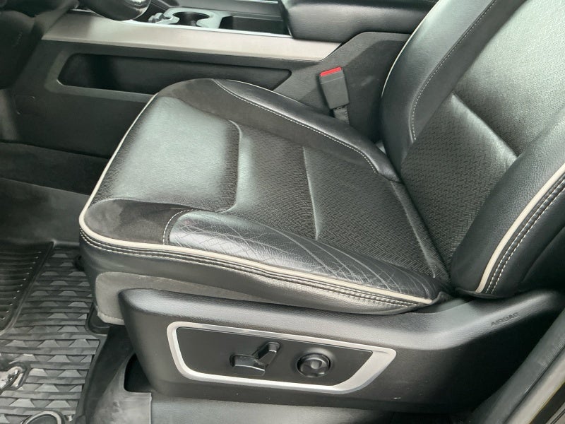 2020 RAM 1500 Laramie Crew Cab 4x4 5'7' Box