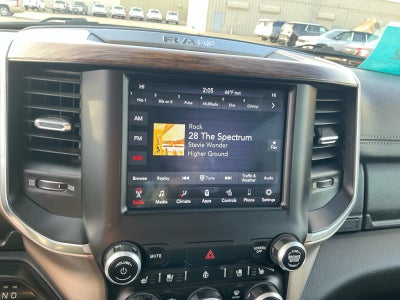 2019 RAM 1500 Laramie Crew Cab 4x4 5'7' Box