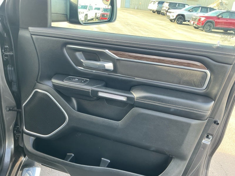 2019 RAM 1500 Laramie Crew Cab 4x4 5'7' Box