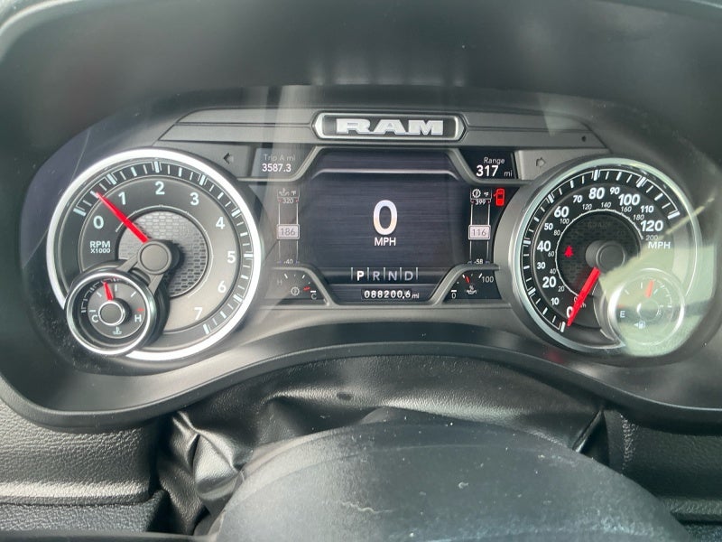 2022 RAM 1500 Laramie Crew Cab 4x4 5'7' Box