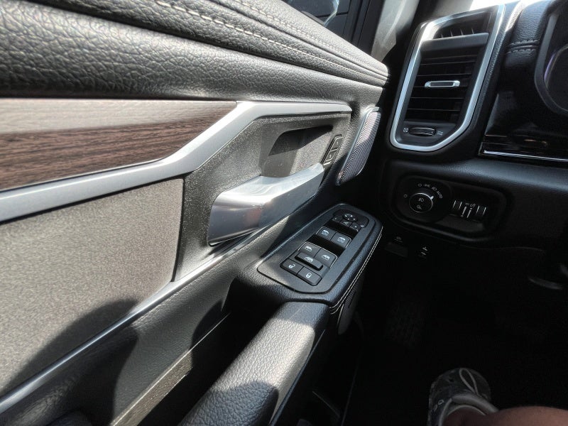 2026 RAM 1500 Laramie Crew Cab 4x4 5'7' Box