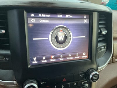 2020 RAM 1500 Laramie Crew Cab 4x4 5'7' Box