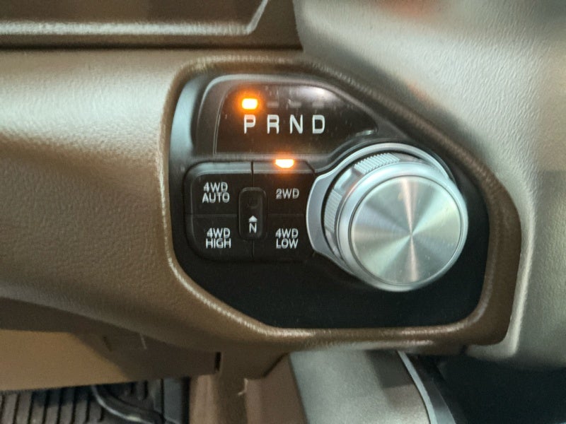 2020 RAM 1500 Laramie Crew Cab 4x4 5'7' Box