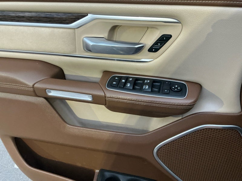 2020 RAM 1500 Laramie Crew Cab 4x4 5'7' Box