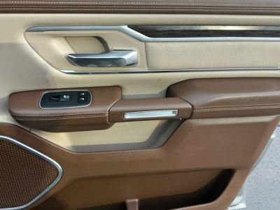 2020 RAM 1500 Laramie Crew Cab 4x4 5'7' Box