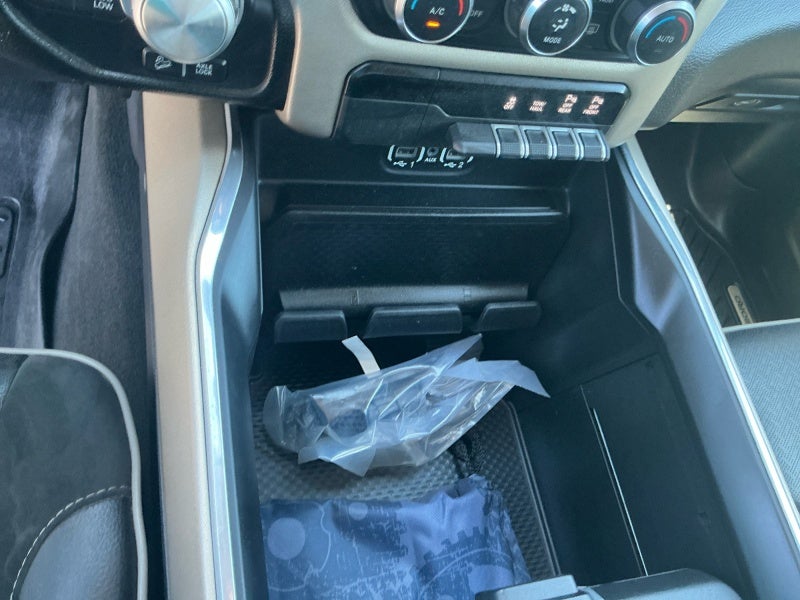 2020 RAM 1500 Laramie Crew Cab 4x4 5'7' Box