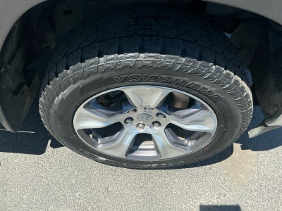 2020 RAM 1500 Laramie Crew Cab 4x4 5'7' Box